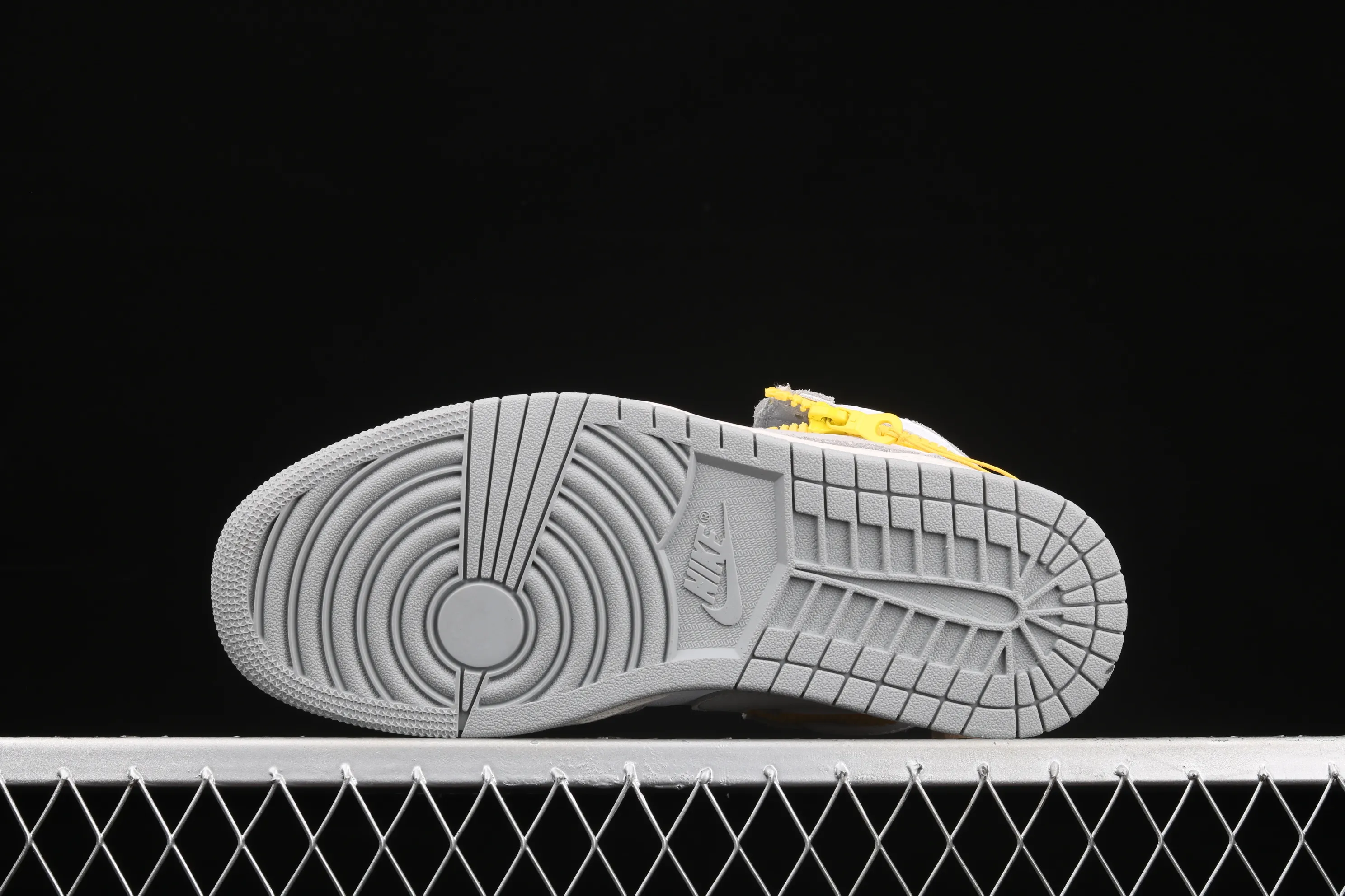 All categories Air Jordan Jordan series basketball shoes Air Jordan 1 High Z version Air Jordan 1 Switch "Light Smoke Grey" Smoke gray zipper J1 Joe 1 high-top cultural basketball shoes CW6576-100